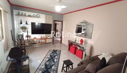 Casa à venda, 3 quartos, Segismundo Pereira - Uberlândia/MG - Rotina Imobiliária