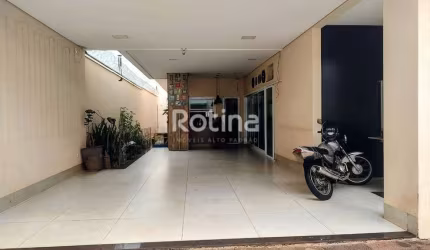 Casa à venda, 3 quartos, Segismundo Pereira - Uberlândia/MG - Rotina Imobiliária
