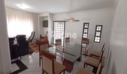 Casa à venda, 3 quartos, Umuarama - Uberlândia/MG - Rotina Imobiliária