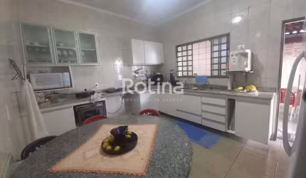 Casa à venda, 4 quartos, Jardim Karaíba - Uberlândia/MG - Rotina Imobiliária