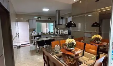 Casa à venda, 3 quartos, Alto Umuarama - Uberlândia/MG - Rotina Imobiliária
