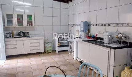 Casa à venda, 3 quartos, Presidente Roosevelt - Uberlândia/MG - Rotina Imobiliária