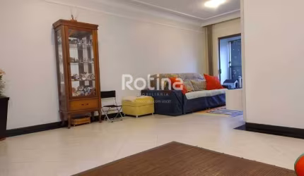 Apartamento com 102m² privativos, Com 3 quartos, incluindo uma suíte ( Santa Monica )