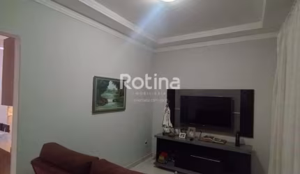 Apartamento com 3 Quartos e 2 banheiros à Venda, 70 m² por R$ 250.000
