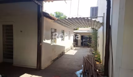 Casa Comercial à venda, 3 quartos, Saraiva - Uberlândia/MG - Rotina Imobiliária