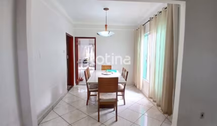 Casa à venda, 4 quartos, Segismundo Pereira - Uberlândia/MG - Rotina Imobiliária