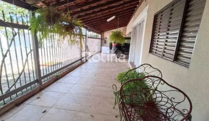 Casa à venda, 3 quartos, Santa Mônica - Uberlândia/MG - Rotina Imobiliária