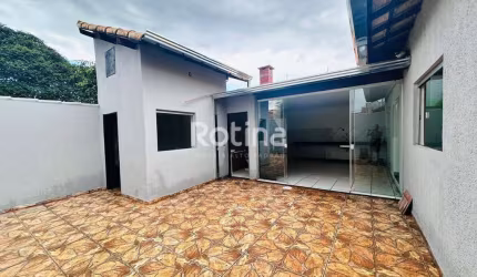 Casa à venda, 3 quartos, Segismundo Pereira - Uberlândia/MG - Rotina Imobiliária