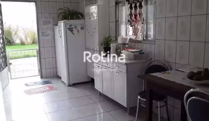 Casa à venda, 3 quartos, Centro - Uberlândia/MG - Rotina Imobiliária
