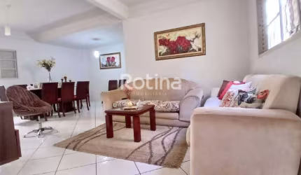 Casa sobrado à venda, 3 quartos, Tubalina - Uberlândia/MG - Rotina Imobiliária