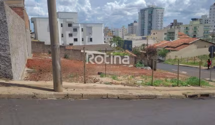 Terreno de esquina à venda no bairro Fundinho