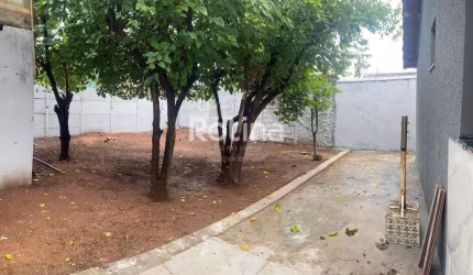 Casa à venda, 3 quartos, Luizote de Freitas - Uberlândia/MG - Rotina Imobiliária