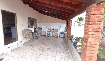 Casa à venda, 3 quartos, Segismundo Pereira - Uberlândia/MG - Rotina Imobiliária