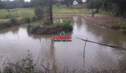 Lindo sítio com muita água corrente, Terreno com 4.500 metros.
