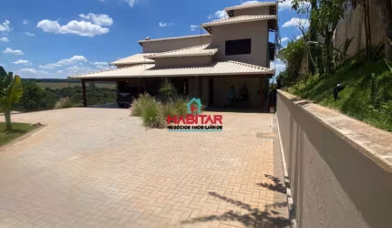 Espaço e conforto no coração de Igarapé-MG! Apresentamos esta incrível casa perfeita para momentos de convívio e relaxamento de 1850 m² em um Condomínio Fechado.