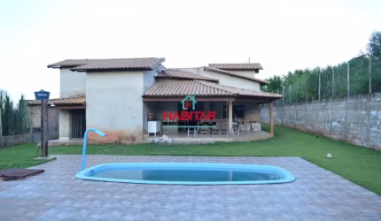 Linda  Casa no Condomínio Fazenda Mirante em  Igarapé