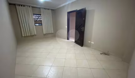 Casa com 3 quartos à venda em Vila Valença - SP