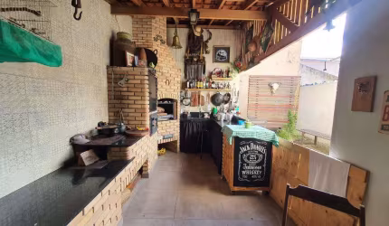 CASA NO BOSQUE DOS IPÊS, 4 QUARTOS (1 SUÍTE), QUINTAL COM CHURRASQUEIRA