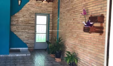 Linda casa à venda no Medeiros em Jundiaí, possui 3 dormitórios com armários, sendo 1 suíte e espaço gourmet com churrasqueira