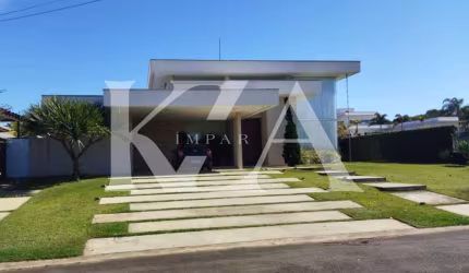 Lindíssima casa térrea à venda em condomínio fechado!