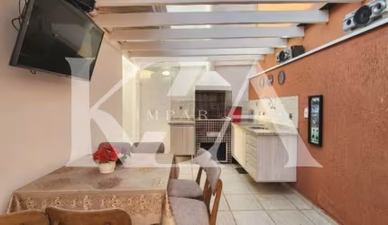 Casa Mobiliada com 3 Dormitórios, Área Gourmet e Vagas Cobertas em Bairro Tranquilo