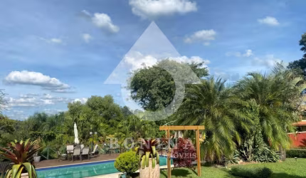 Chácara com 5.000m² em Itupeva- Com 3 suítes, ar condicionado, piscina, casa de caseiro, muita natureza a menos de 10min do Centro da Cidade.