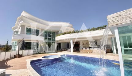Quinta das Paineiras- Casa Cinematográfica- Porteira Fechada- Mude agora mesmo- 4 suítes, piscina, sacada exclusiva e muito requinte.