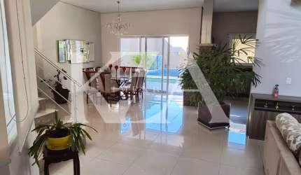 Condomínio Portal da Primavera- Sobrado com 378m²- Piscina aquecida- 3 suítes- fino acabamento- Analisa permuta por casa ou apto até 1.5M