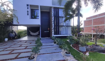 Casa com piscina e móveis planejados no Alphaville Litoral Norte 2