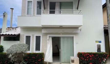 Casa duplex mobiliada com sacada e bem arejada no Portão do Sol - Lauro de Freitas