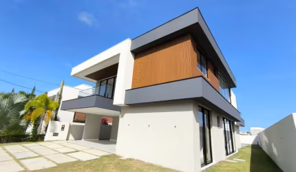 Casa duplex recém construída com Piscina no Alphaville Litoral Norte 1