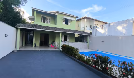 Casa duplex com piscina perto da praia de Arembepe