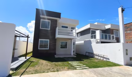 Casa duplex em condomínio perto da Praia de Arembepe