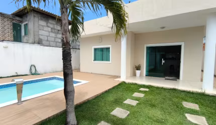 Casa linda térrea com piscina próxima da Praia