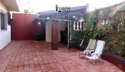 Casa comercial para locação na Guilhermina - 2 dormitórios.