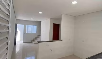 Casa de condomínio com churrasqueira para locação - 2 dormitórios.