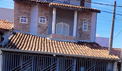 SOBRADO C/ 250 M² / 03 QUARTOS SENDO 01 SUÍTE / 02 VAGAS