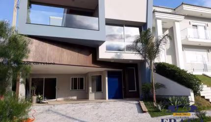 CASA MOBILIADA EM COND. FECHADO C/ 300 M² / 03 SUÍTES / 04 VAGAS