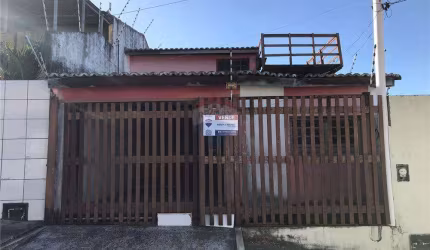 Ótima casa com 3 quartos sendo 1 suíte no Pajuçara