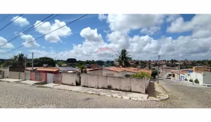 Oportunidade Casa com 2/4 no pajuçara 80m2 área util e 286m² área total