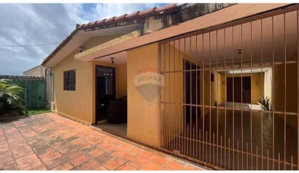 Casa em Lagoa Nova - R$ 350.000,00 - 4 Quartos, 3 Banheiros, 03 salas, 02 cozinhas, 01 área de serviço, 01 lavanderia