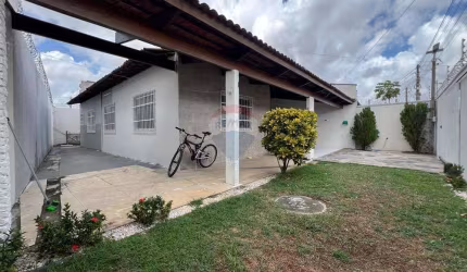 Descubra o Conforto, Casa Com 3 Quartos sendo 2 suítes,  espaçosa, Moderna e em Localização excelente. ACEITA FINANCIAMENTO!