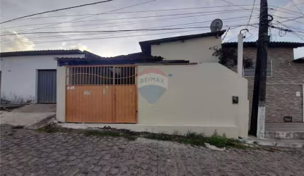 CASA  A VENDA NO BAIRRO LAGOA AZUL