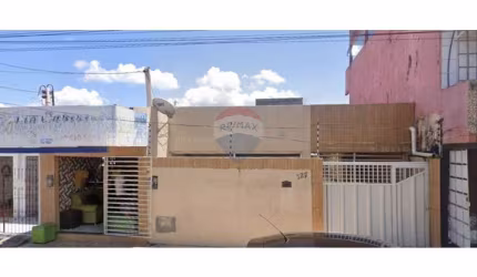 Excelente Casa  com ponto comercial à venda no bairro Pajuçara, Natal/RN