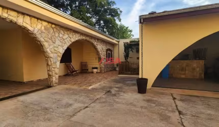 Imperdível oportunidade: Casa à venda em Hortolândia-SP, Loteamento Remanso Campineiro, 3 quartos, 1 sala, 2 banheiros, 8 vagas de garagem, 205,00 m².
