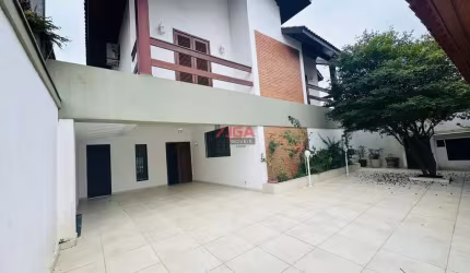 Imperdível Sobrado de Luxo com 4 Suítes e 5 Vagas no Jardim Campo Grande, São Paulo - SP