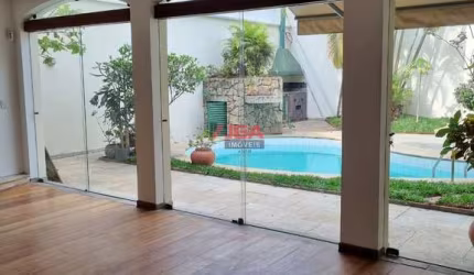 Sobrado de luxo no Planalto Paulista, São Paulo- 4 suítes, 4 salas, 7 banheiros, 4 vagas, 500m². Venda ou locação!