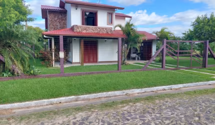 Casa a venda em Arroio do Sal, perto do mar.