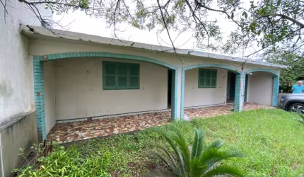 Casa à venda em Arroio do Sal, balneário Areias Brancas, distante 120 metros do mar.
