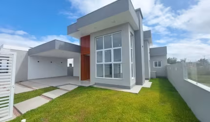 Com uma área construída de 155,82 m² e um terreno espaçoso de 362,10 m², esta propriedade oferece conforto, estilo e uma excelente localização próxima à praia.